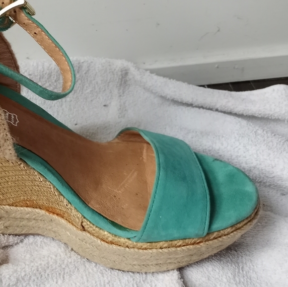 Shoes - Picture 4 of 6